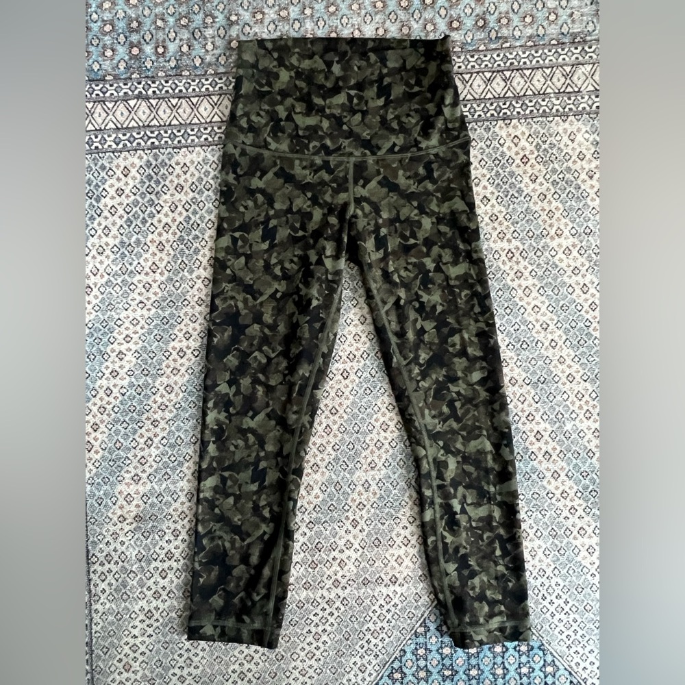 LULULEMON 3/4 Camo Leggings